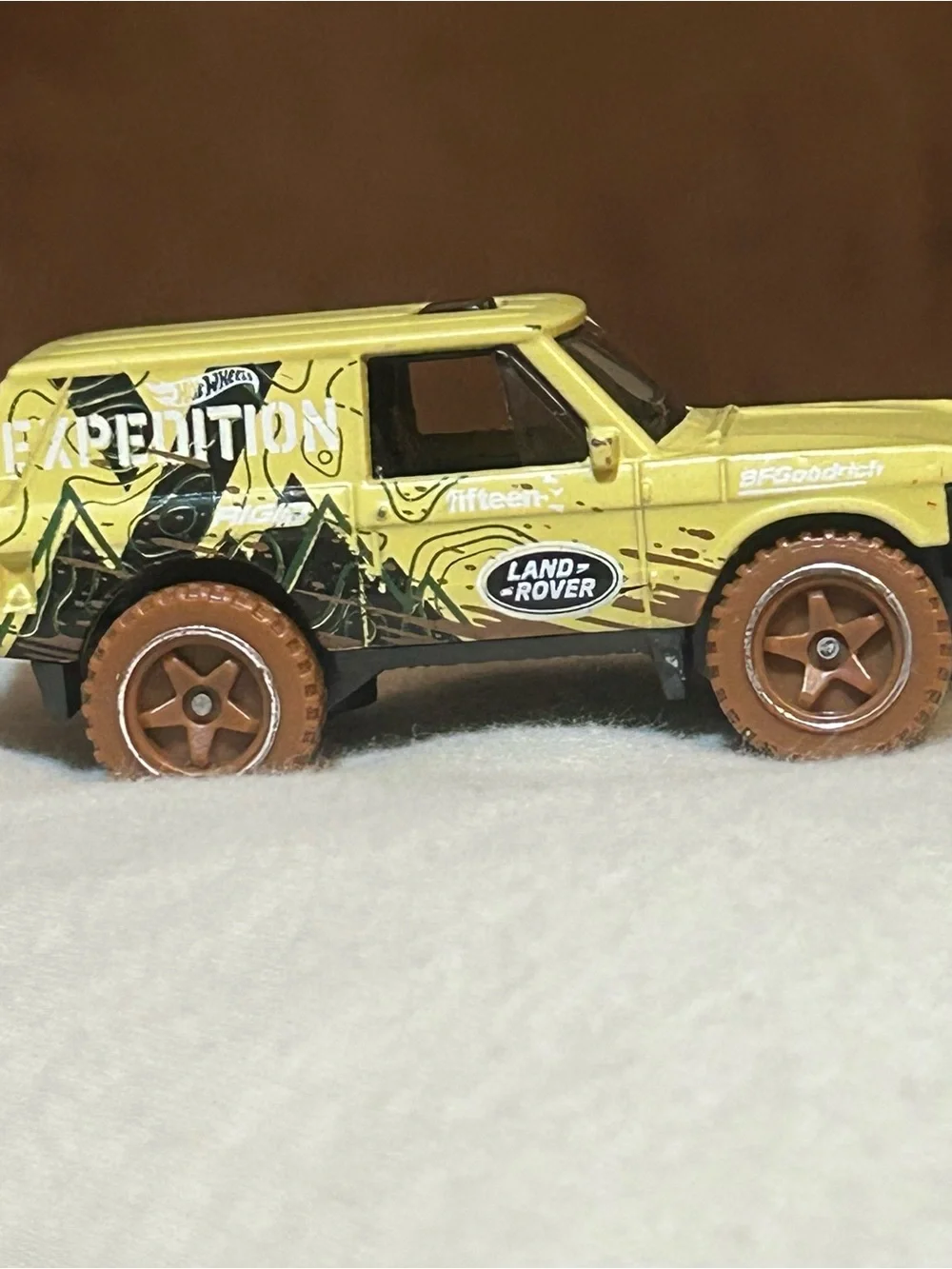 Hot Wheels 2022 Range Rover Classic - Mud Studs Series